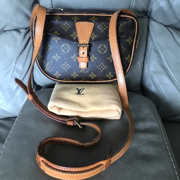 Louis Vuitton Handbags - 🎉🎉Auth Louis Vuitton Crossbody 🎉🎉🎉🎉🎉🎉🎉🎉
